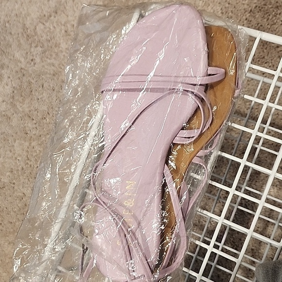 NEW!  LAVENDER COLOR GLADIATOR STYLE STRAPPY FLAT SANDALS SHOES | EU 38 | US 7.5 - Picture 2 of 3